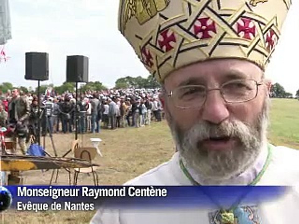 Des milliers de motards autour de leur Madone à Porcaro