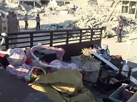 Syrie: Assad à la mosquée pour l'Aïd el-Fitr, ses opposants dans la rue