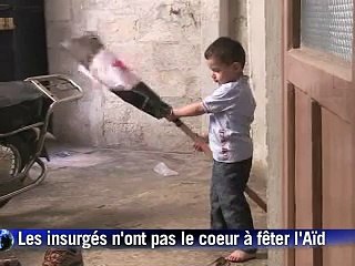 Syrie: Assad à la mosquée, opposants dans les rues, fin de la mission de l'ONU