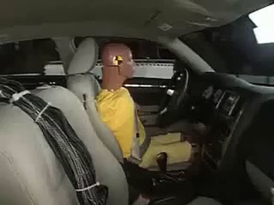 Chrysler 300 - CRASH TEST
