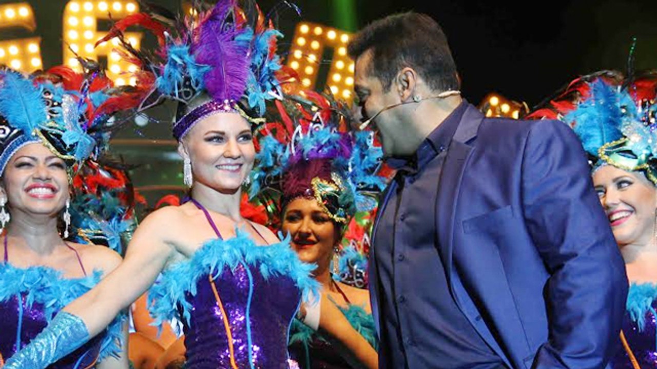 Salman Khan FLIRTS With FIRANGIS @ Bigg Boss 9 Launch