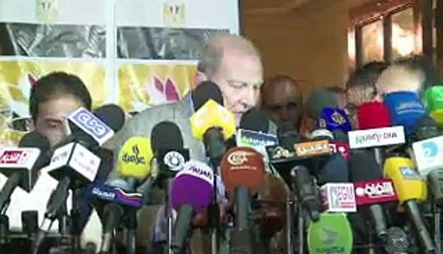 Egypte: Morsi abandonne ses pouvoirs renforcés mais maintient le référendum