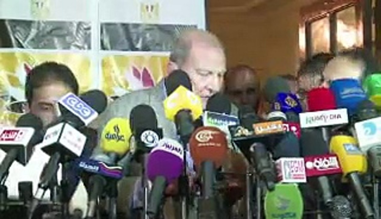 Egypte: Morsi abandonne ses pouvoirs renforcés mais maintient le référendum