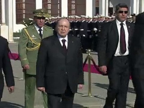 A Alger, Hollande promet la vérité mais pas le repentir sur la colonisation