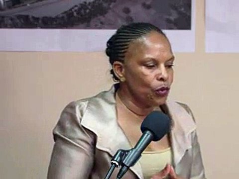 Prisons: Taubira expose aux Baumettes sa vision d'une politique pénitentiaire rénovée