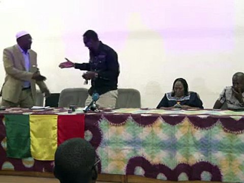 Mali: soldats français et maliens progressent vers le Nord, reprennent Konna