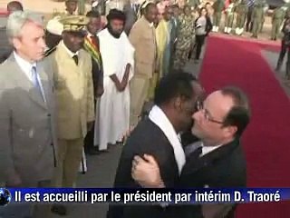Mali: Hollande accueilli avec ferveur à Tombouctou qui a vécu "la barbarie"