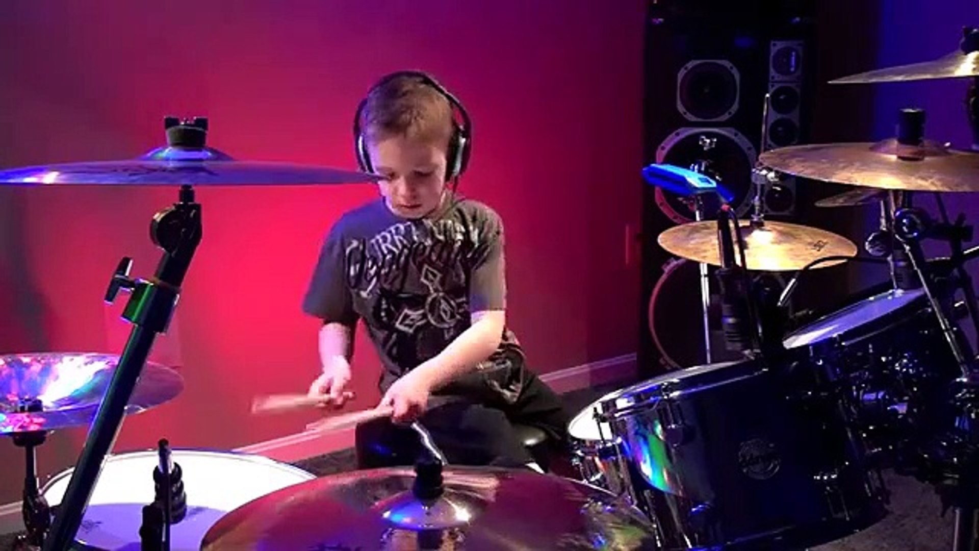A 6 ans, il est un virtuose de la batterie - Vidéo Dailymotion