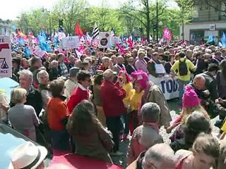 "Hollande, ta loi, on n'en veut pas": les opposants au mariage homosexuel dans la rue