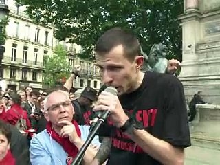 Décès du militant d'extrême gauche Clément Méric: 7 personnes interpellées, des milliers de manifestants