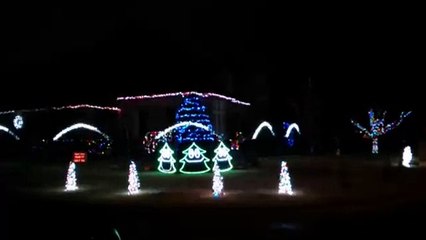 Des décorations de Noël chantent