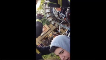 Ils restent bloqués sur une attraction dans un parc