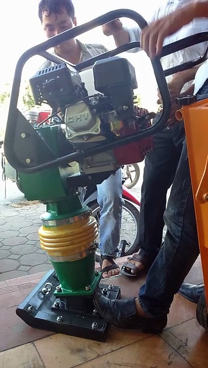 ĐẦM CÓC CHẠY XĂNG/0964 949 328\ Máy đầm đất ROBIN 60R
