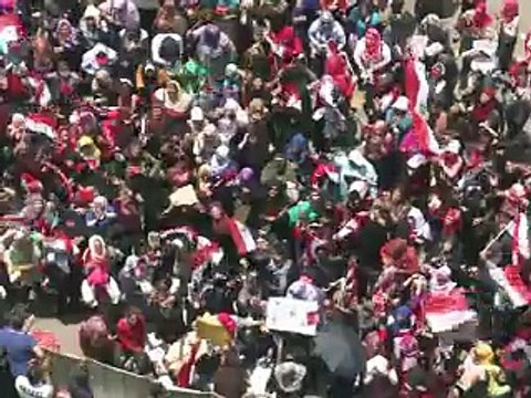 Egypte: des dizaines de milliers de manifestants réclament le départ du président