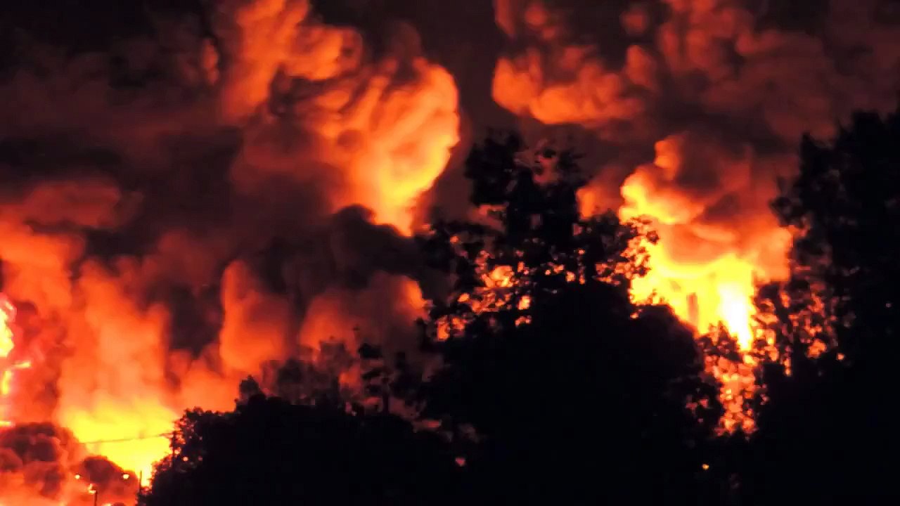 Un convoi de wagons-citernes explose au Canada