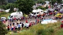 Tour de France : il fait un croche-pied à un coureur
