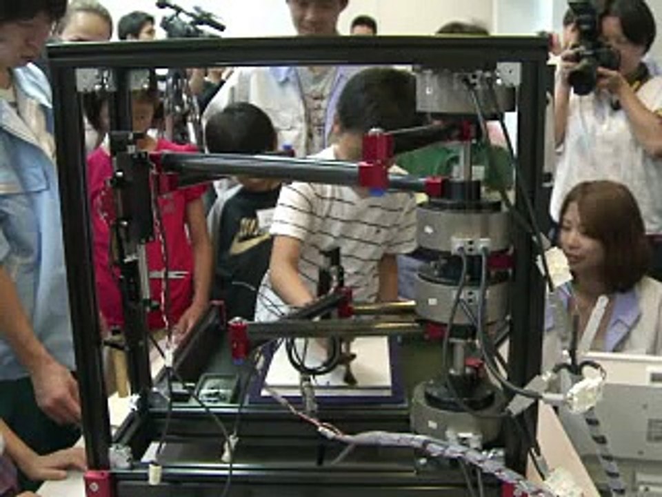 Japon: une machine transforme des gamins en maîtres calligraphes