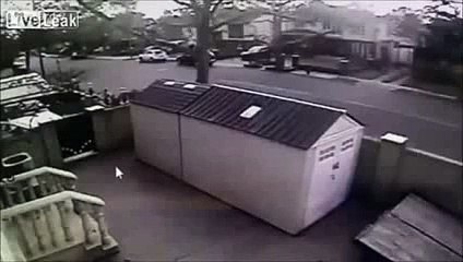 Une Lamborghini se coupe en deux lors d'un accident