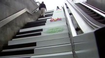 Un escalier transformé en piano !