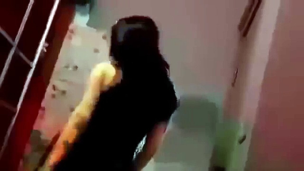 Kız evde tek kaldı canlı sıkıldı dans ediyor ☆ Komedi ve Eğlence izle (video)  ツ