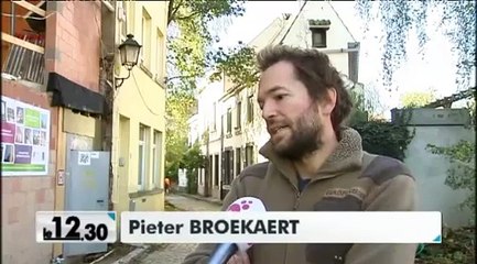 Il construit sa maison tout seul