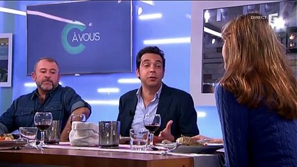 Carla Bruni agacée par les questions de Patrick Cohen