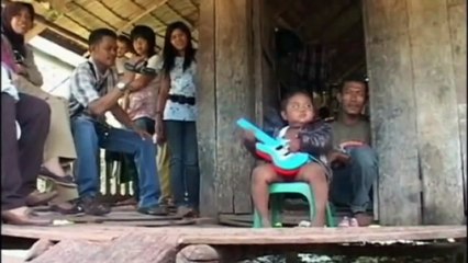 Ardi Rizal, l'enfant indonésien ex-fumeur devenu obèse