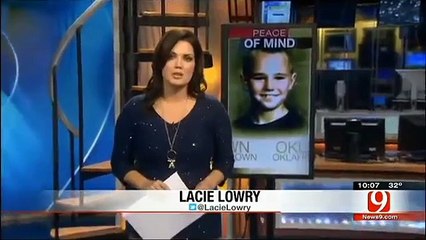 Un père reconnait le visage de son fils mort sur une photo