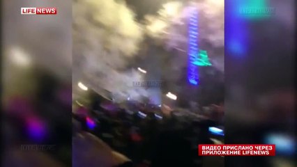 Un porteur de la flamme olympique prend feu