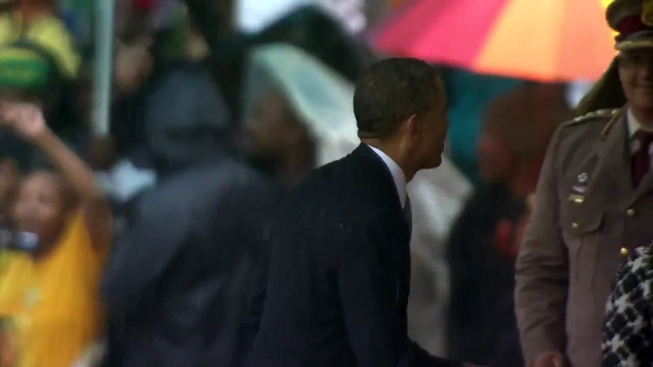 Poignée de main historique entre Obama et Castro