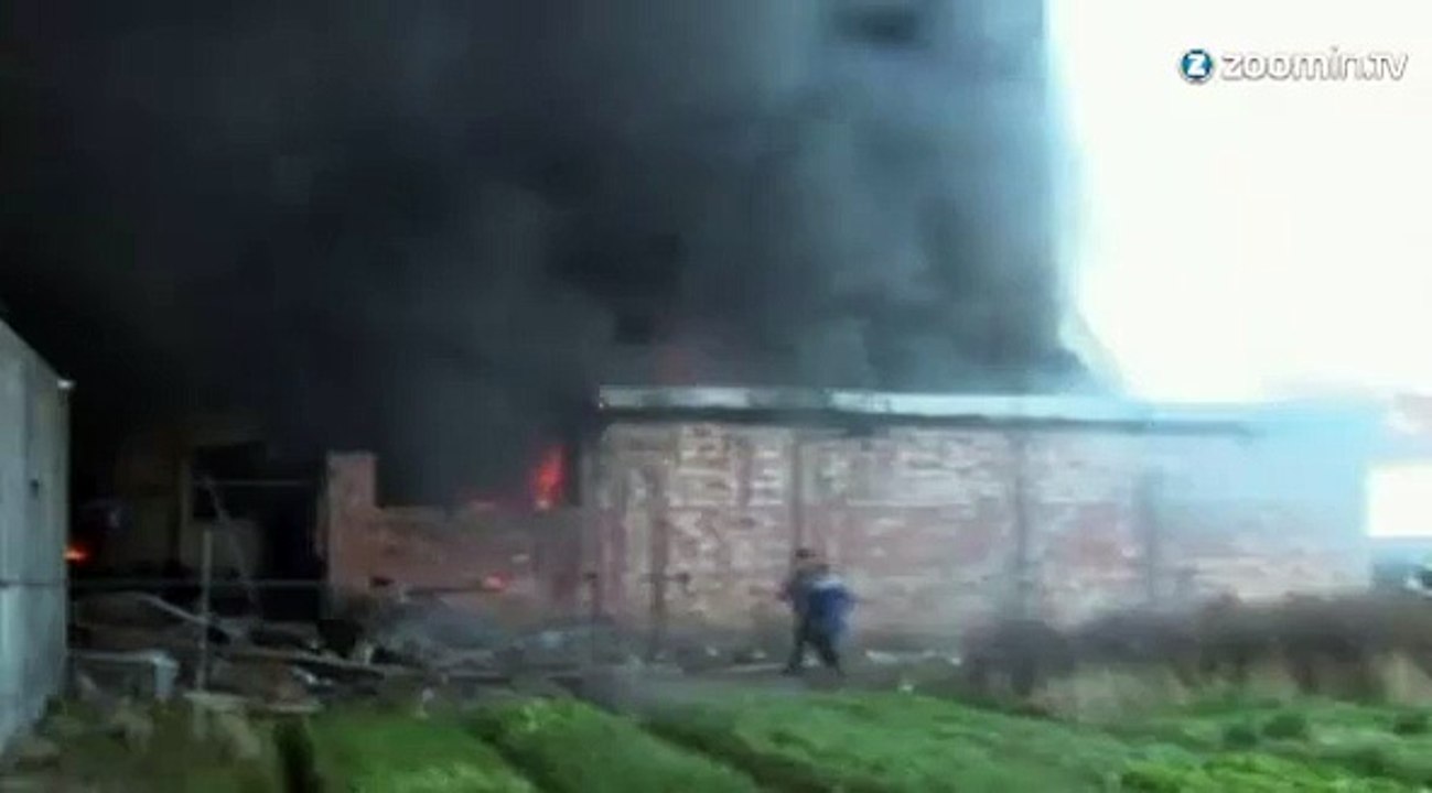 Chine : une usine de chaussures en feu