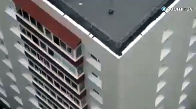 Buzz : un bébé flirte avec la mort