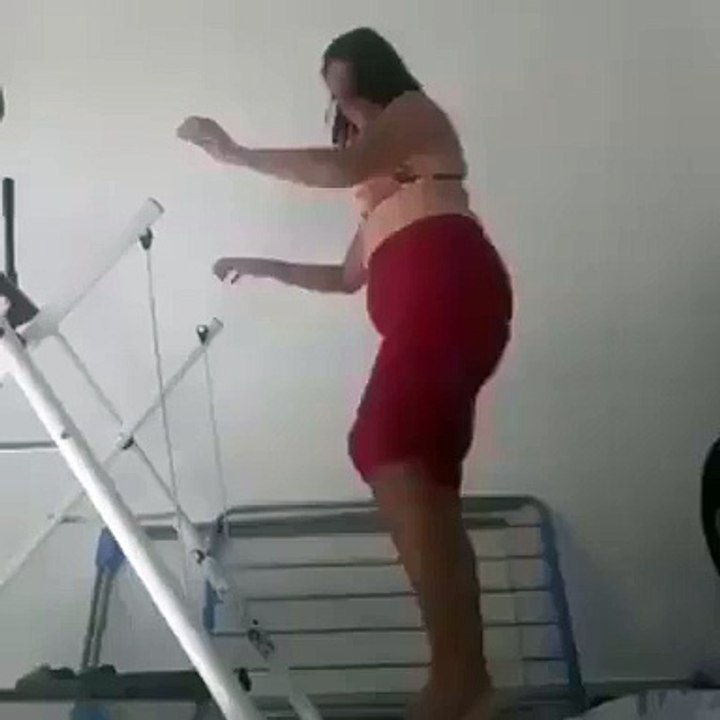 ‫ ہاہاہاہا آنٹی تو گئی کام سے ‬