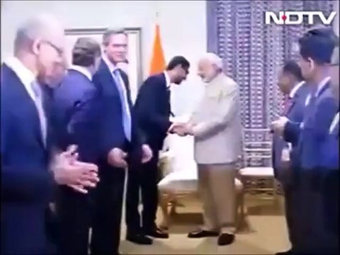 Microsoft CEO Satya Nadella Wiping his Hands after Shaking Hands with Indian PM Narendra Modi