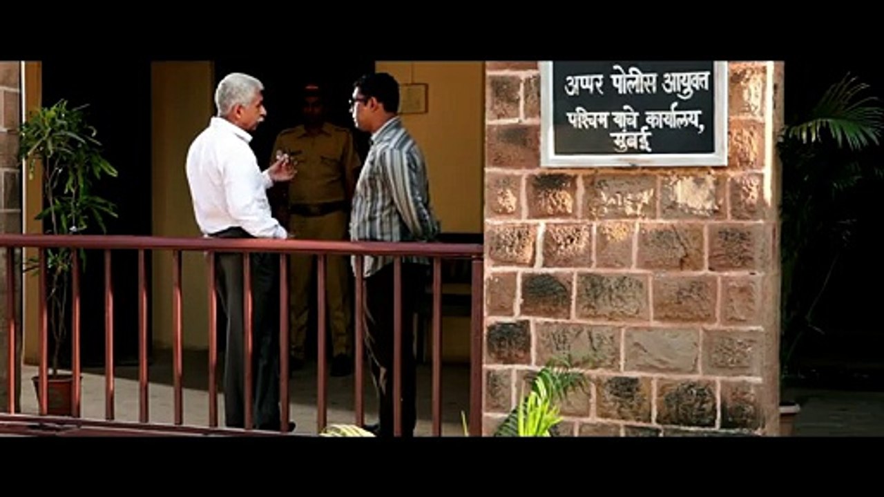 Charlie Kay Chakkar Mein - HD Hindi Movie Trailer [2015]