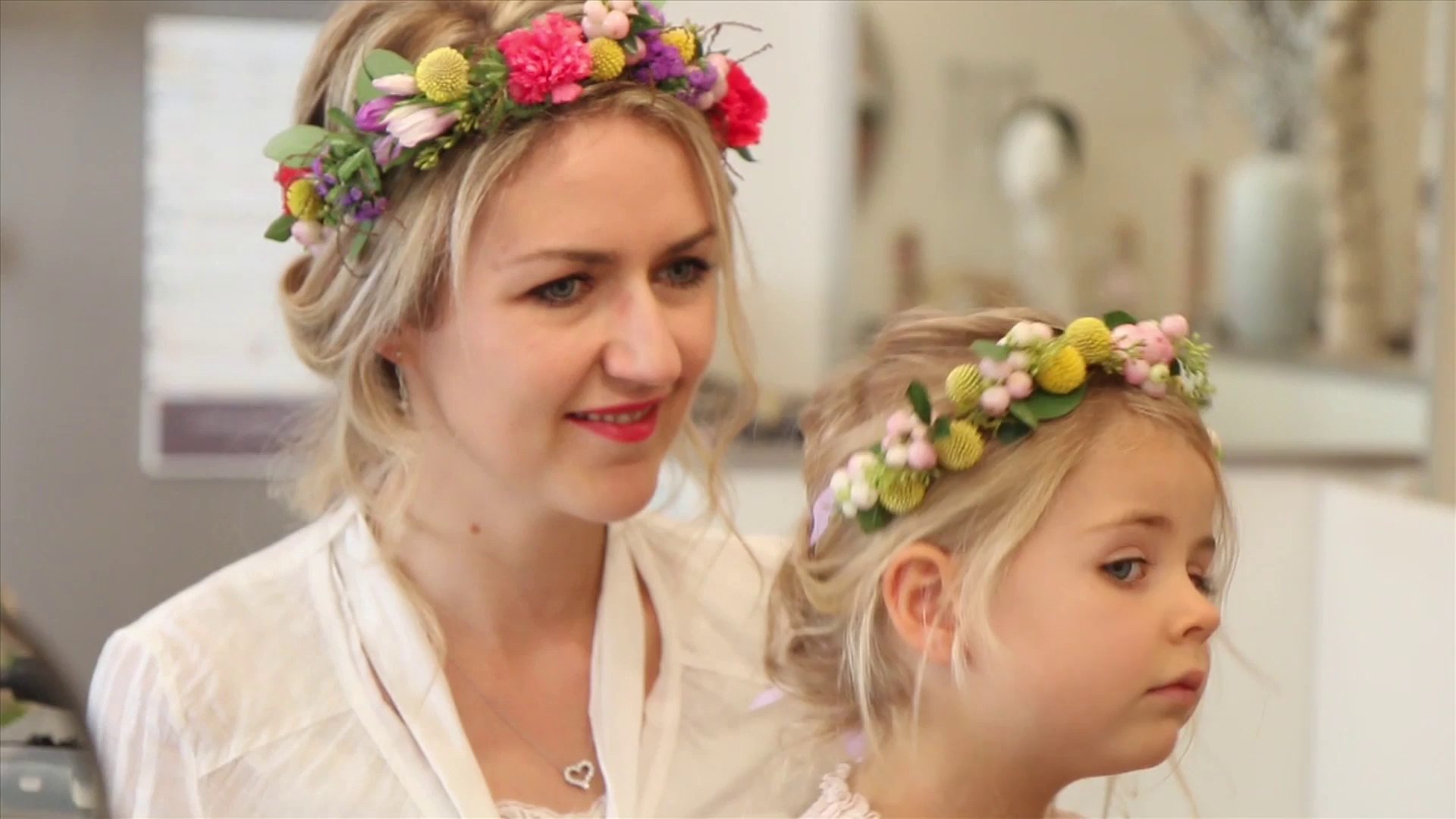 Couronne De Fleurs Réalisez La Avec Notre Tuto Coiffure Spécial Mèrefille