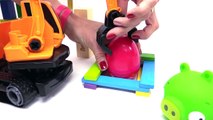 DESPICABLE Angry Birds Hotter Colder Egg Surprise Game! Piggys Puzzle! Childrens Educati