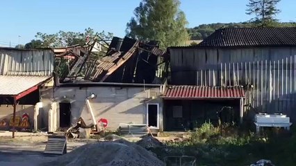 Vue de l'entrepôt détruit par le feu