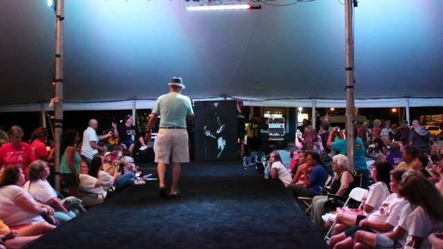 Henry Tallent auctions off Chris Drummonds latest painting of Elvis presley Elvis Week 2015