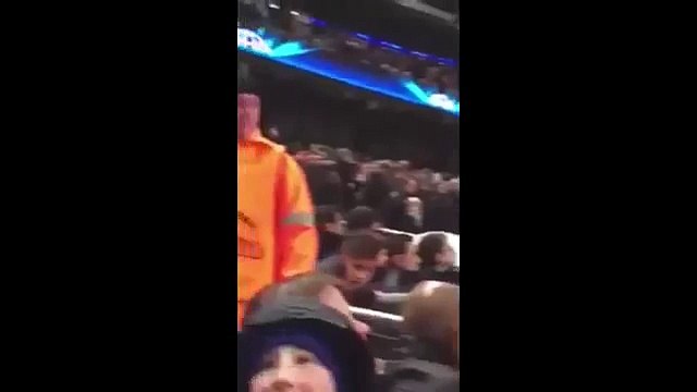 Neymar Briga com torcedor que o chama de Cai Cai Neymar vs Manchester City