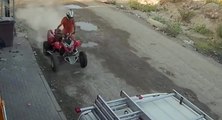 Il roule trop vite avec son quad