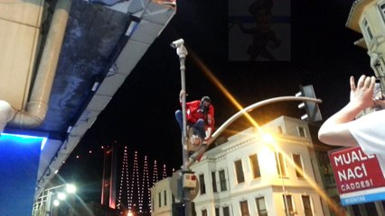 Gezi olayları, 04.06.2013 Ortaköy (Trafik kamerasını mobese zanneden sazan)