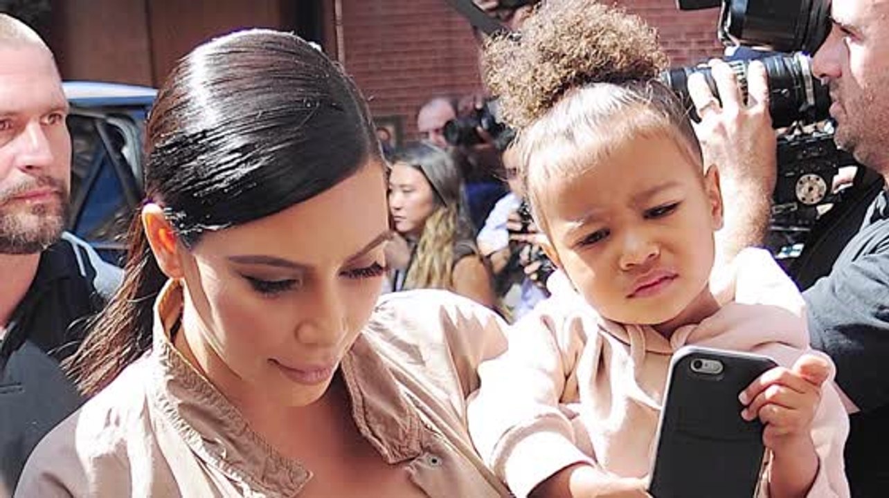 Kim Kardashians Baby soll Weihnachten zur Welt kommen