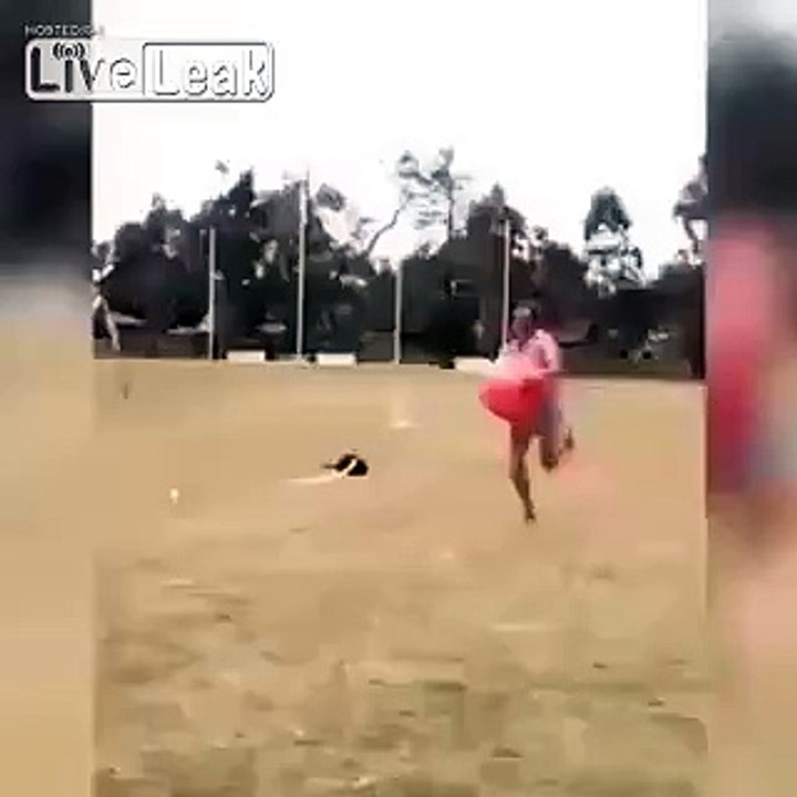 LiveLeak.com - Broken Neck?