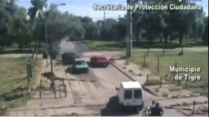 Hero Saves People In Van - Funny Videos at Videobash