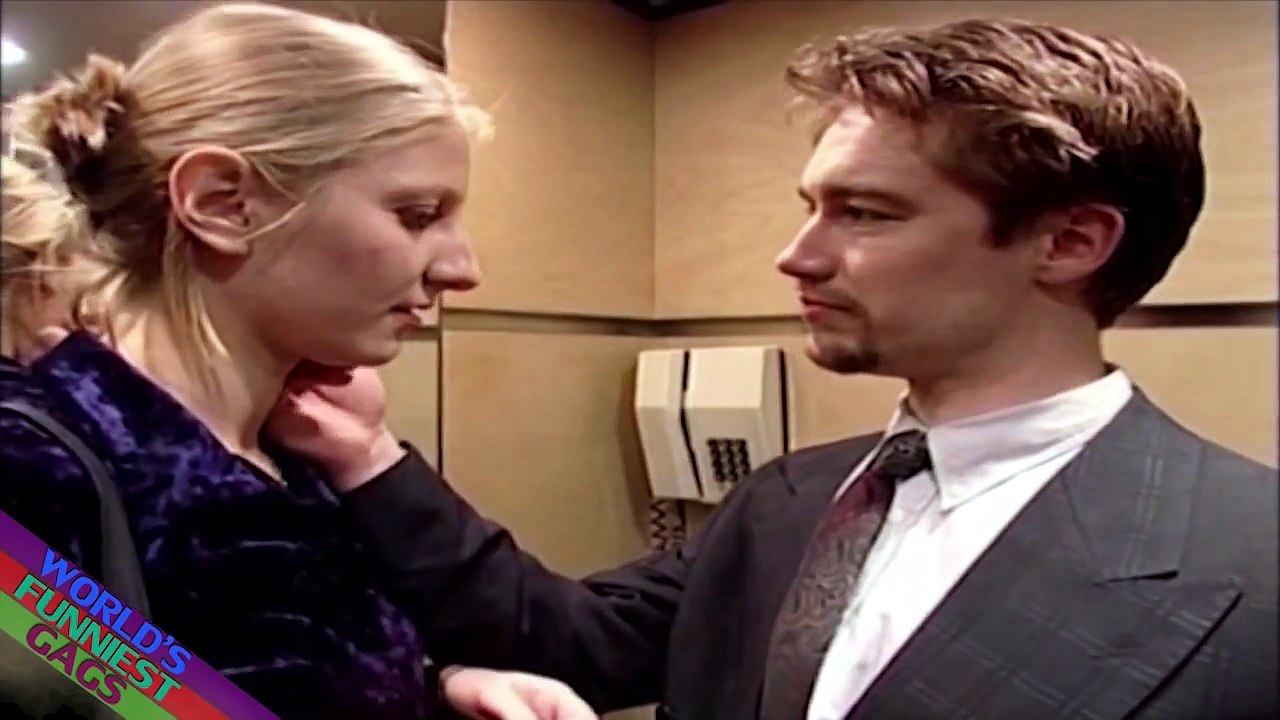 Elevator Prank : Couple Kissing in the Elevator