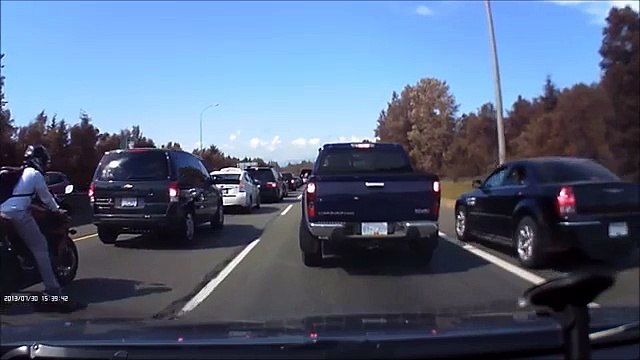 E porque a policia por vezes está mesmo onde deve estar que belo exemplo de Karma instantâneo!!!