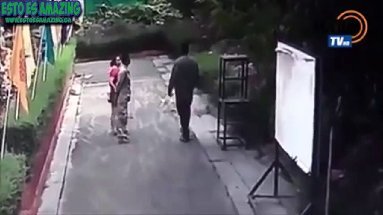 Marido Tira Acido En La Cara De Su Esposa Frente Su Hija 2015