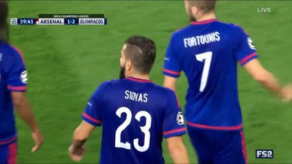 Corner rentrant de Konstantinos et boulette d'Ospina