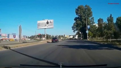 Horrible Les Accidents De Voiture Compilation - 2015